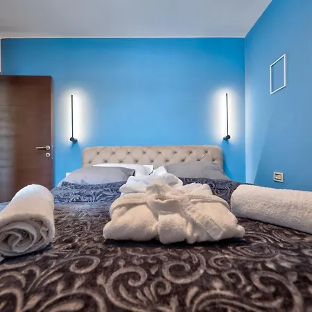 Royal Blue Wellness & *