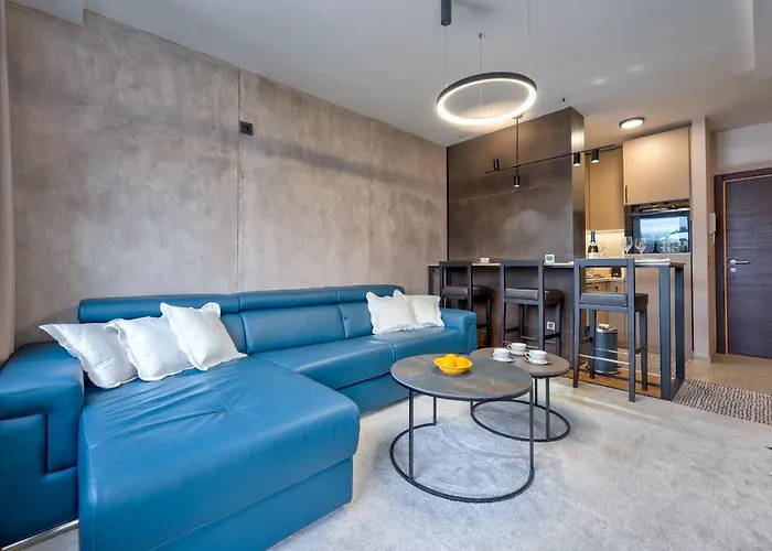 Royal Blue Wellness & 아파트